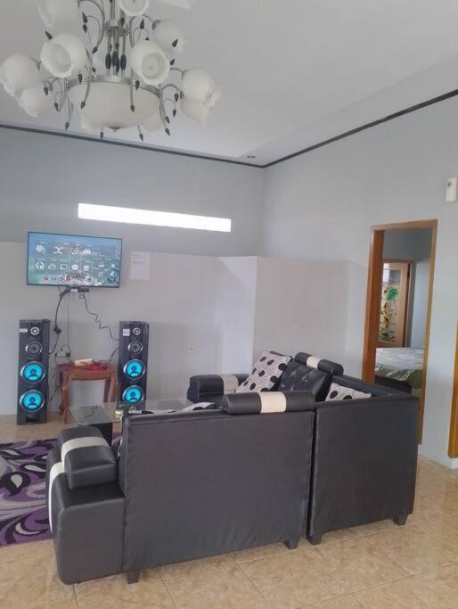 Villa Mutiara Citra Puncak Bu Eva Sampal Ngoại thất bức ảnh